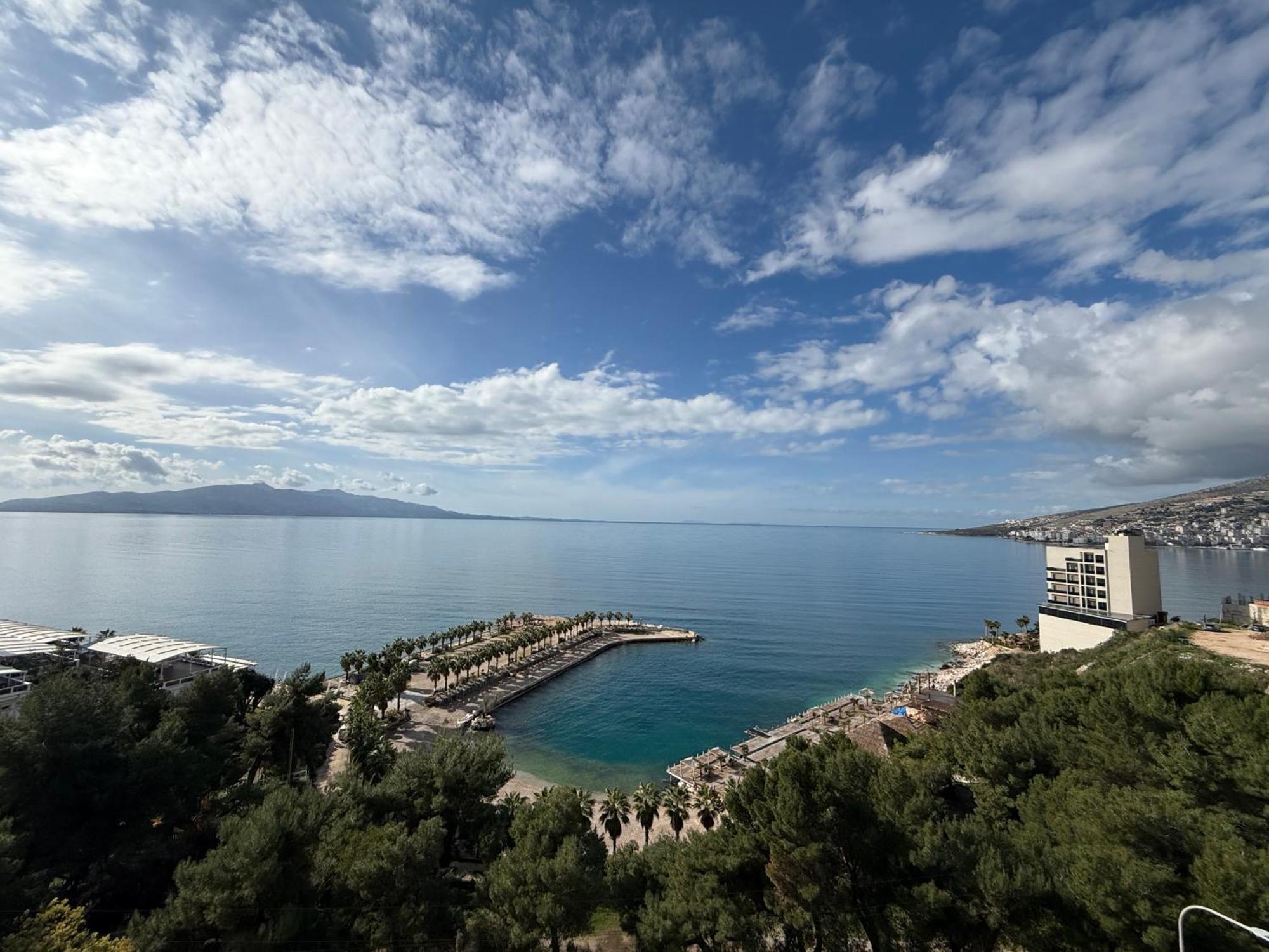 Helia Seaside Hotel Sarandë Exteriör bild
