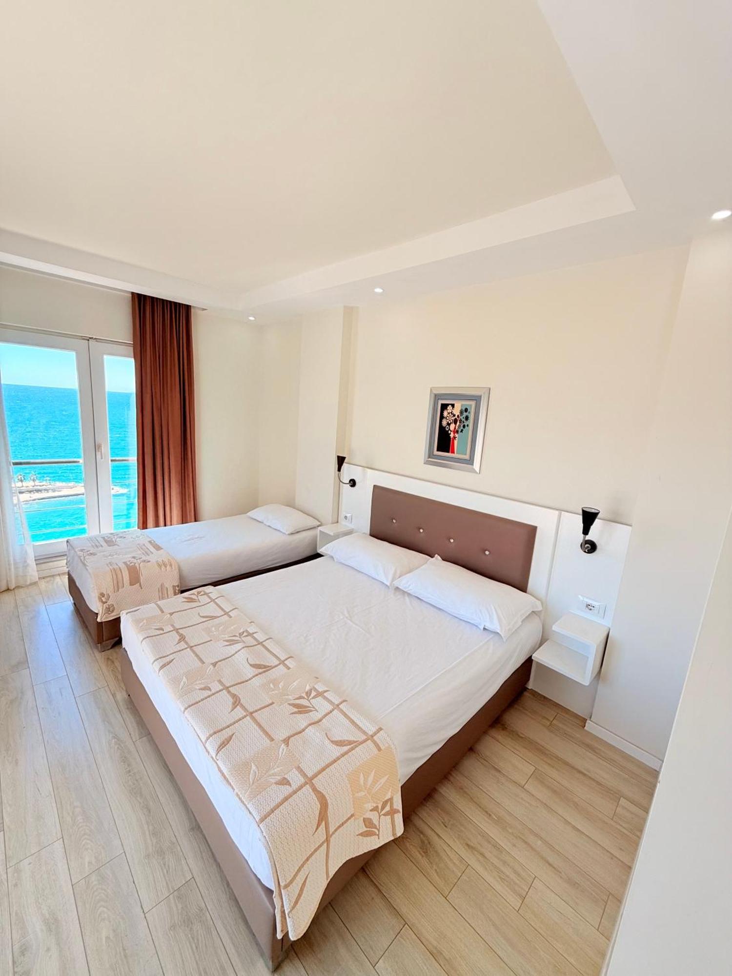 Helia Seaside Hotel Sarandë Exteriör bild