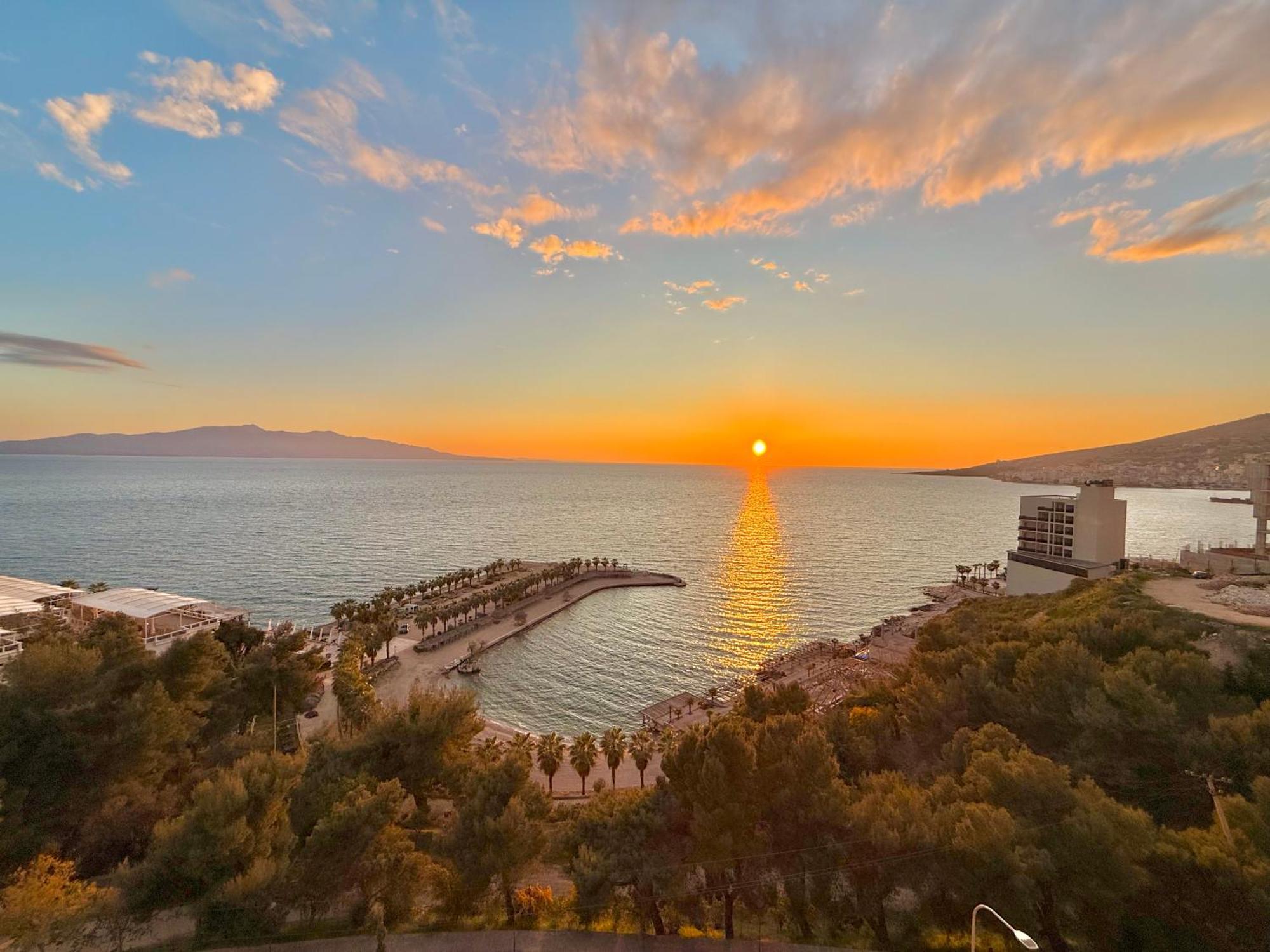 Helia Seaside Hotel Sarandë Exteriör bild