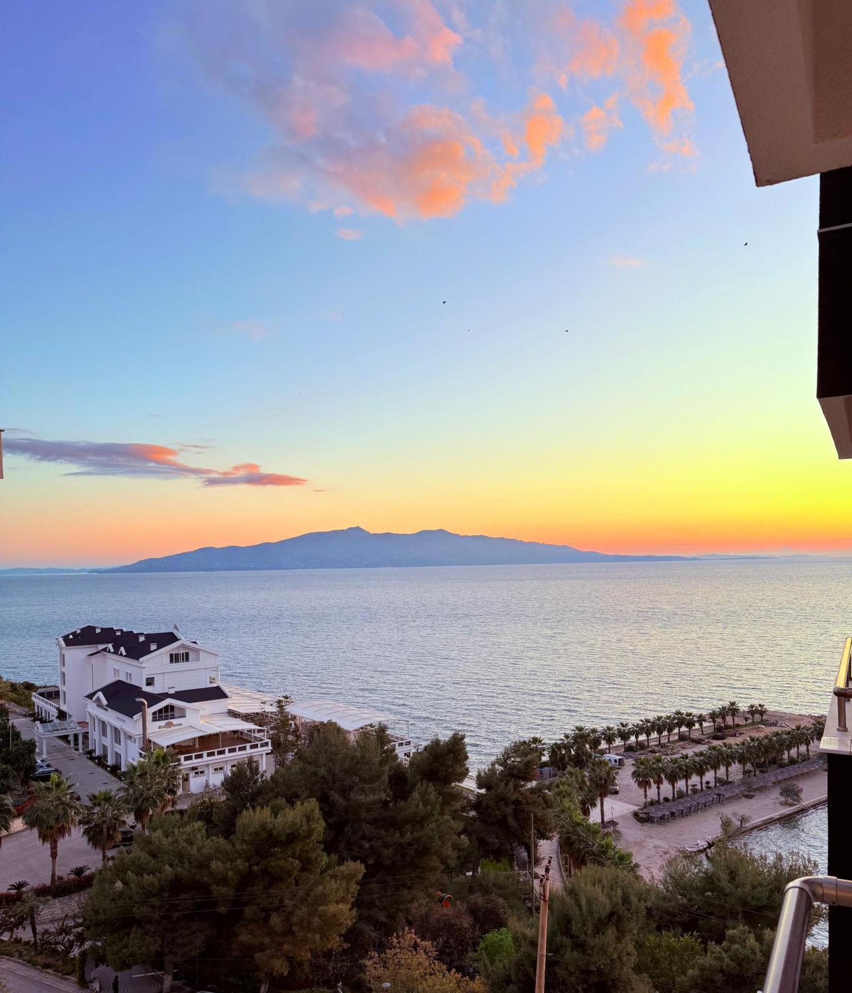 Helia Seaside Hotel Sarandë Exteriör bild
