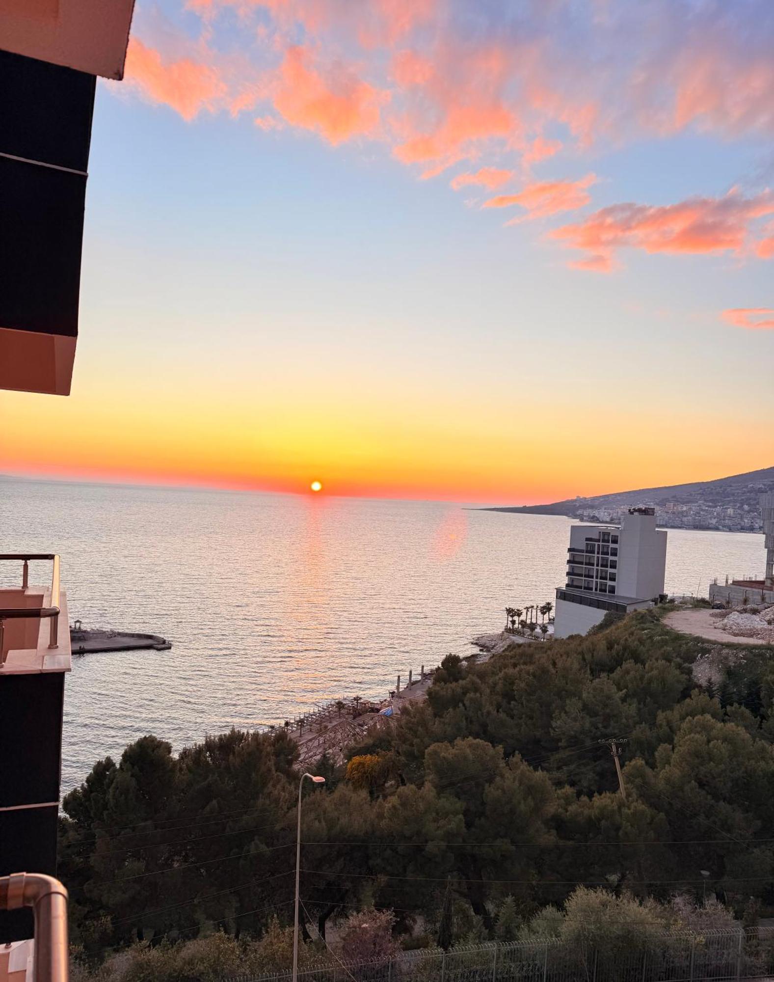 Helia Seaside Hotel Sarandë Exteriör bild