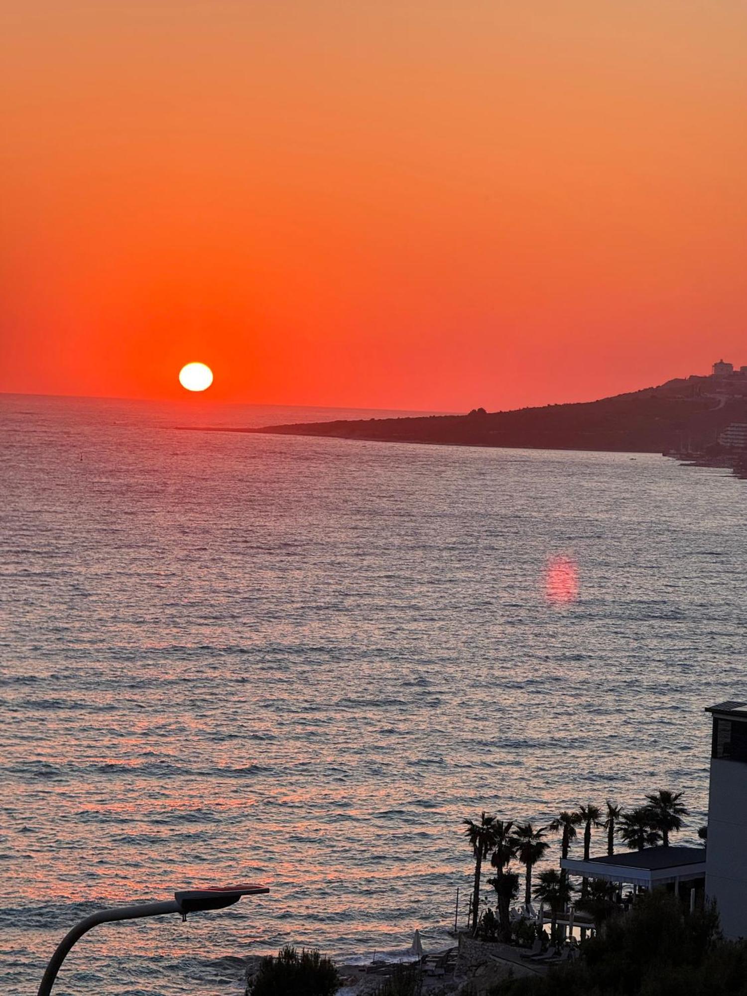 Helia Seaside Hotel Sarandë Exteriör bild