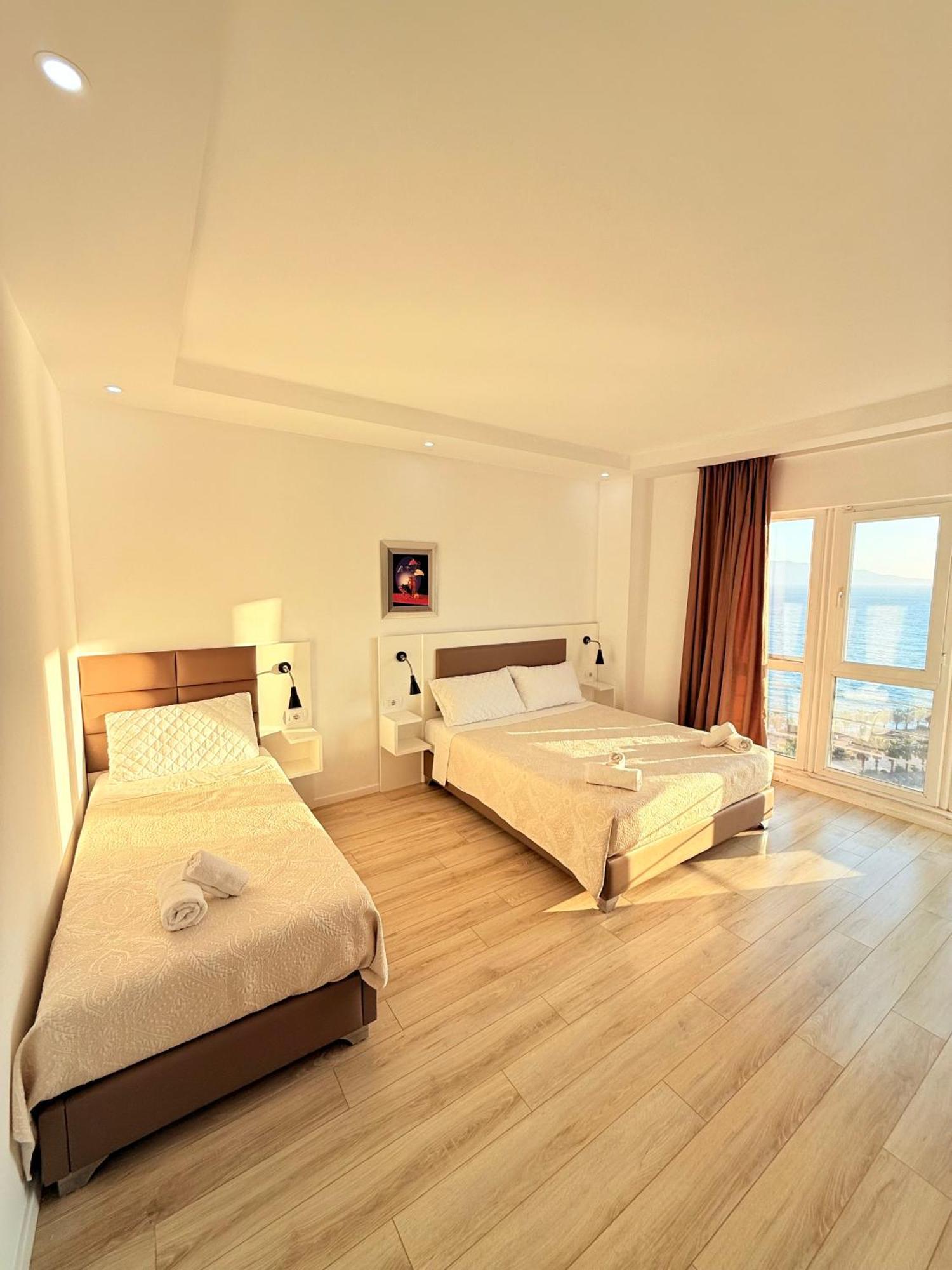 Helia Seaside Hotel Sarandë Exteriör bild