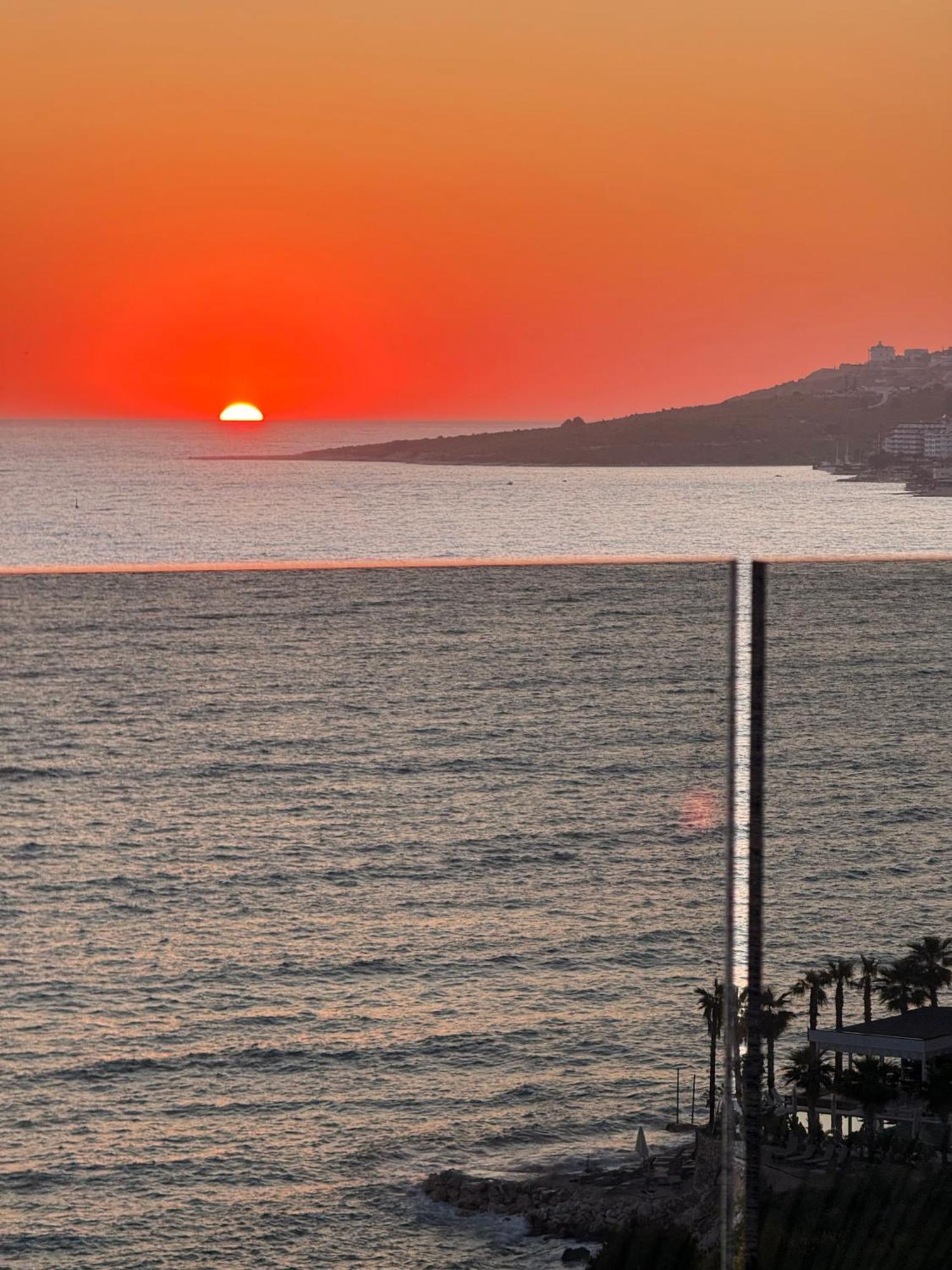 Helia Seaside Hotel Sarandë Exteriör bild