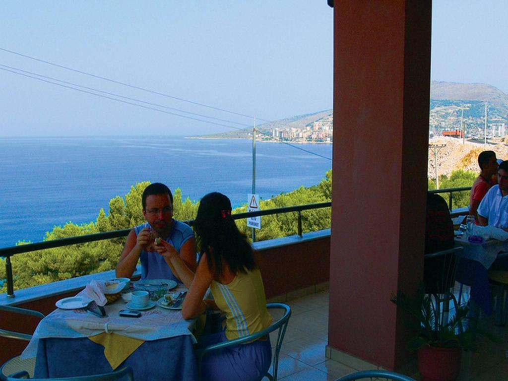 Helia Seaside Hotel Sarandë Exteriör bild