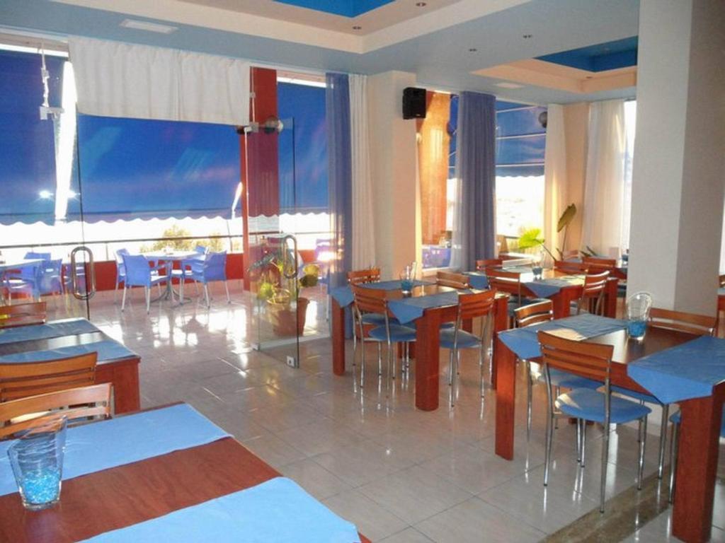 Helia Seaside Hotel Sarandë Exteriör bild