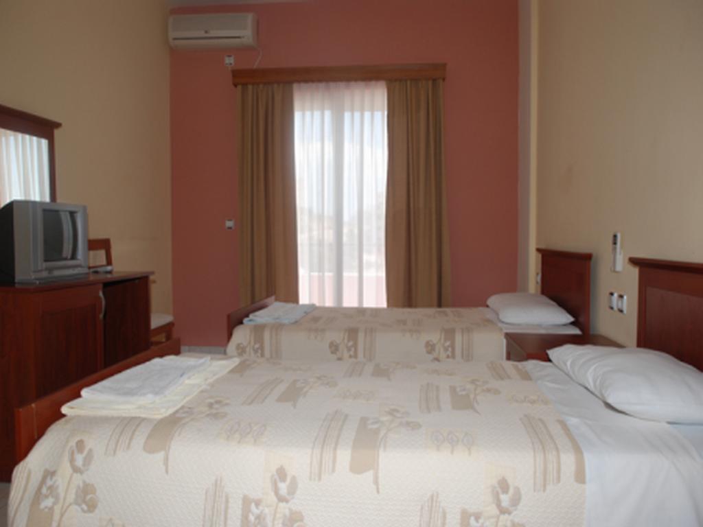 Helia Seaside Hotel Sarandë Rum bild